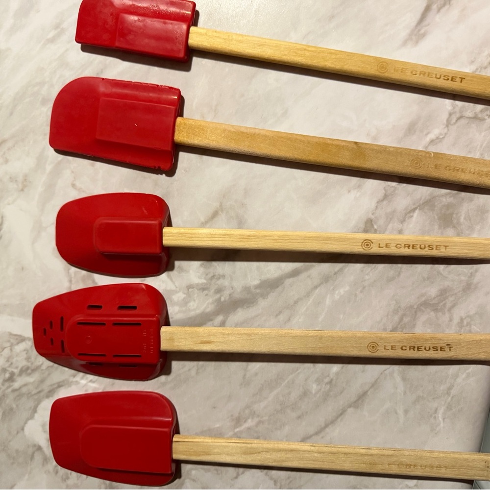 Le Creuset Red Silicone Spatula Set with Bamboo Handles - Picture 3 of 4